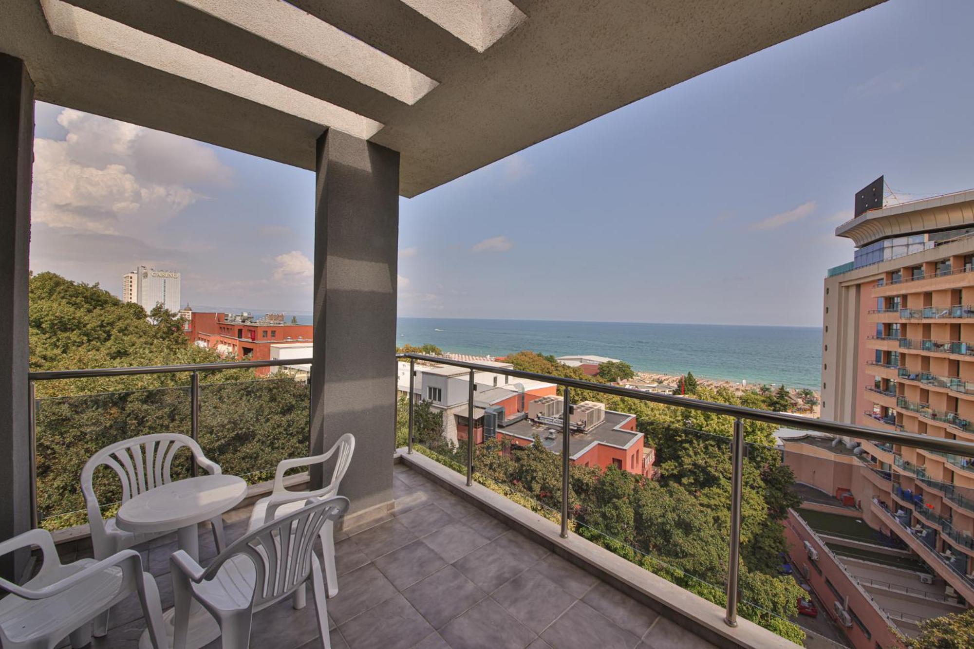 One-Bedroom Suite Sea View